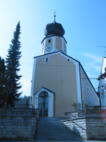 Kirche von Straße aus